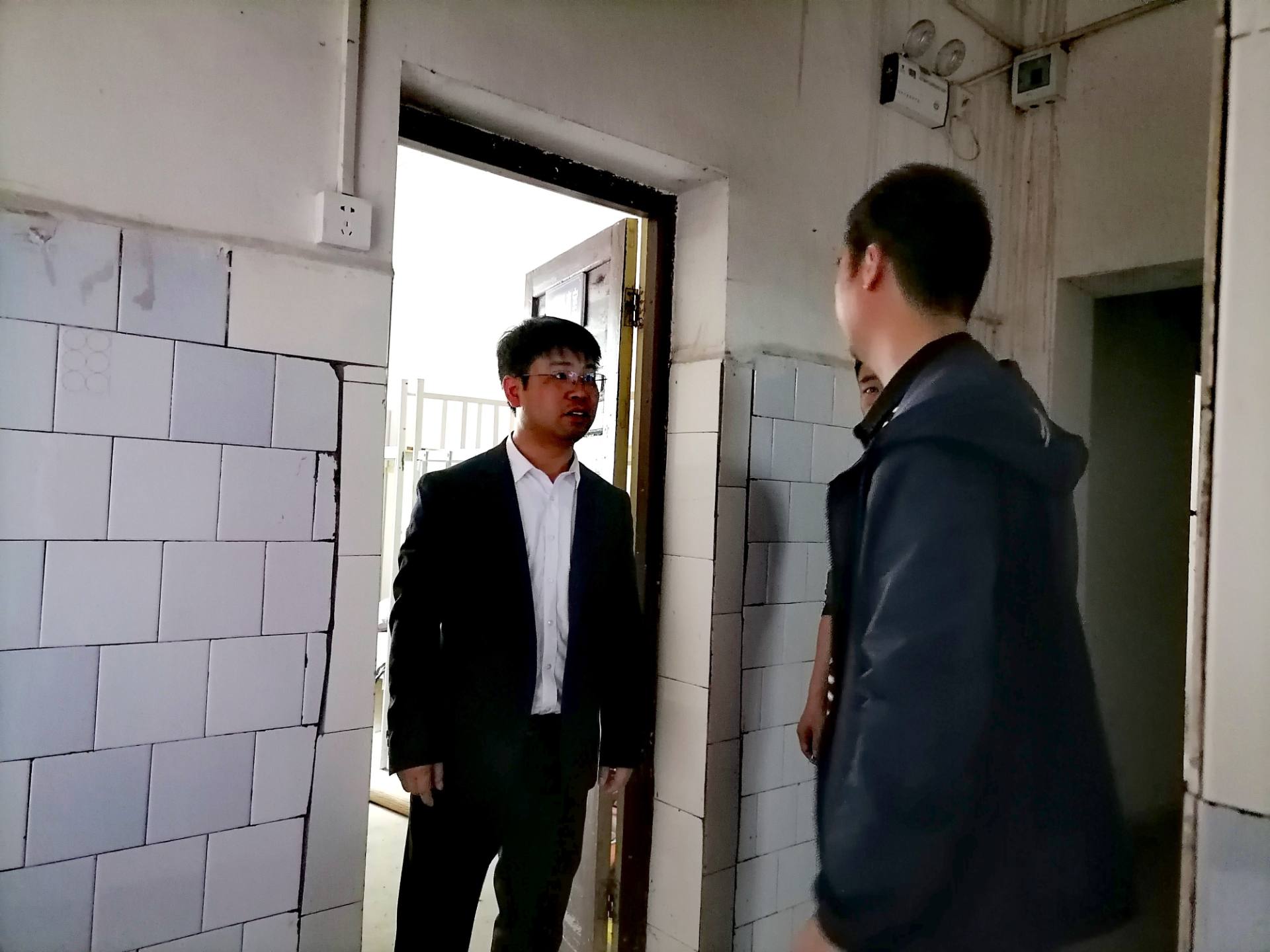 筑牢安全防線(xiàn)確保校園平安 ——邵陽(yáng)開(kāi)放大學(xué)開(kāi)展校園安全檢查..